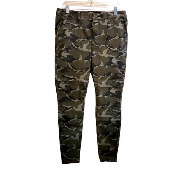 torrid Pants - TORRID SKY HIGH SKINNY SIZE 18 CAMO TWILL PANT WITH SLIMMING COMPRESSION POCKETS